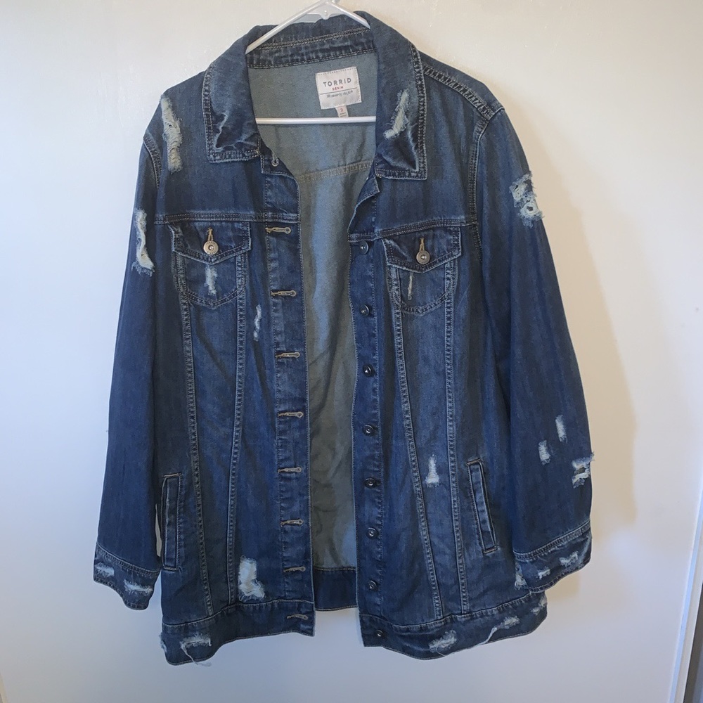 🍒Torrid Distressed Jean Jacket🍒